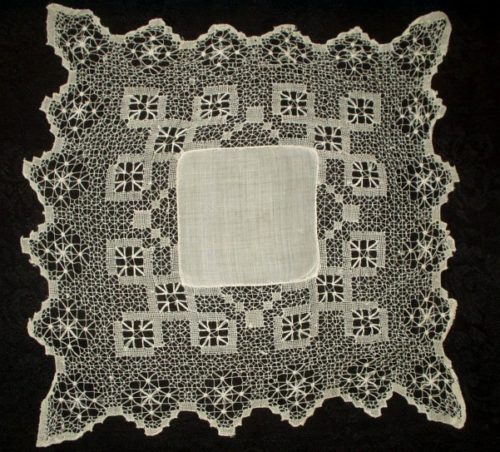 Victorian 1900 Linen Center Handkerchief Drawn Thread Lace