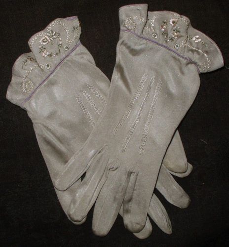 Vintage 1930 Silk Kayser Gloves Flower Embroidered Cuff Gray Lavender Color
