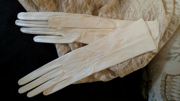 Edwardian White Leather Gloves Pearl Buttons Unworn Made In France