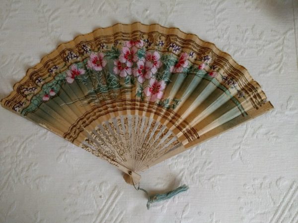Asian Edwardian 1920s Folding Fan Hand Held Painted Paper Wood Tassel