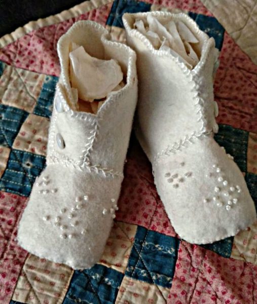 Edwardian 1920s Wool Felt Button Baby Shoes Boots Embroidery Embellishment