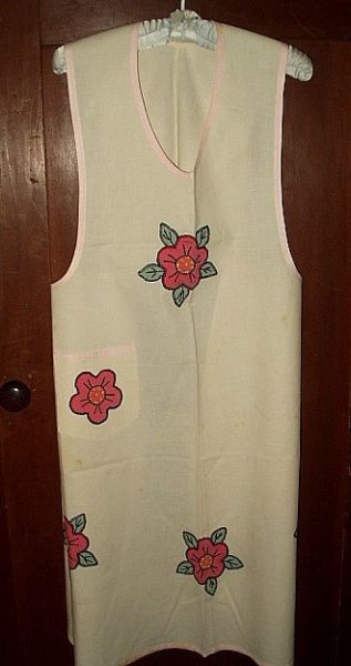 Vintage 1930s Appliqued Flower Embroidery Muslin Bib Apron