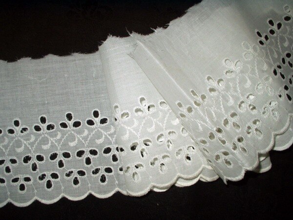 2 Yards Antique 1900s Swiss Embroidery Eyelet Petticoat Trim Edging