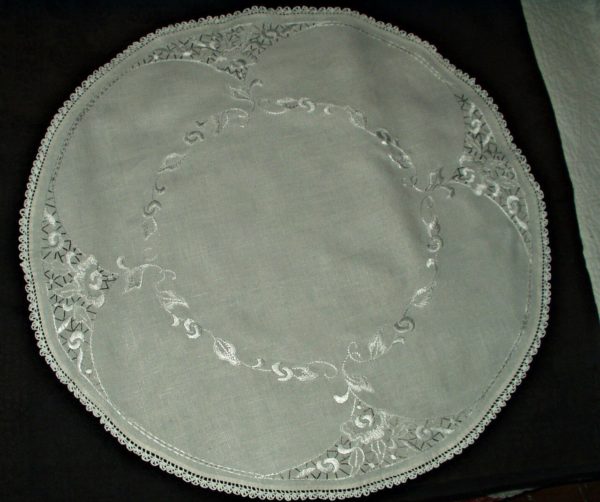 Vintage 1930s Gray White Embroidery 30 Inch Round Linen Center Piece Doily Tablecloth
