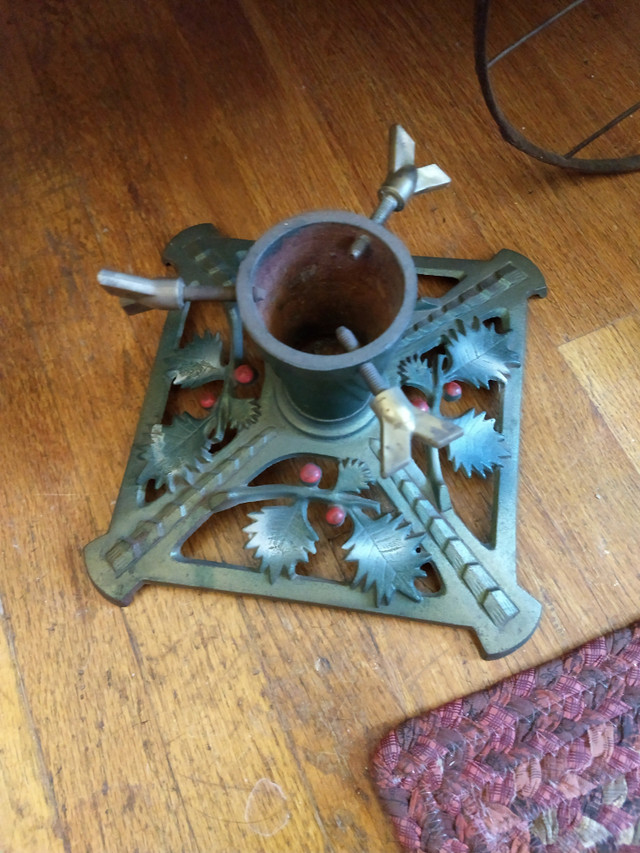 Vintage Cast Iron Christmas Feather Tree Stand Holly Berry 1930 Unused