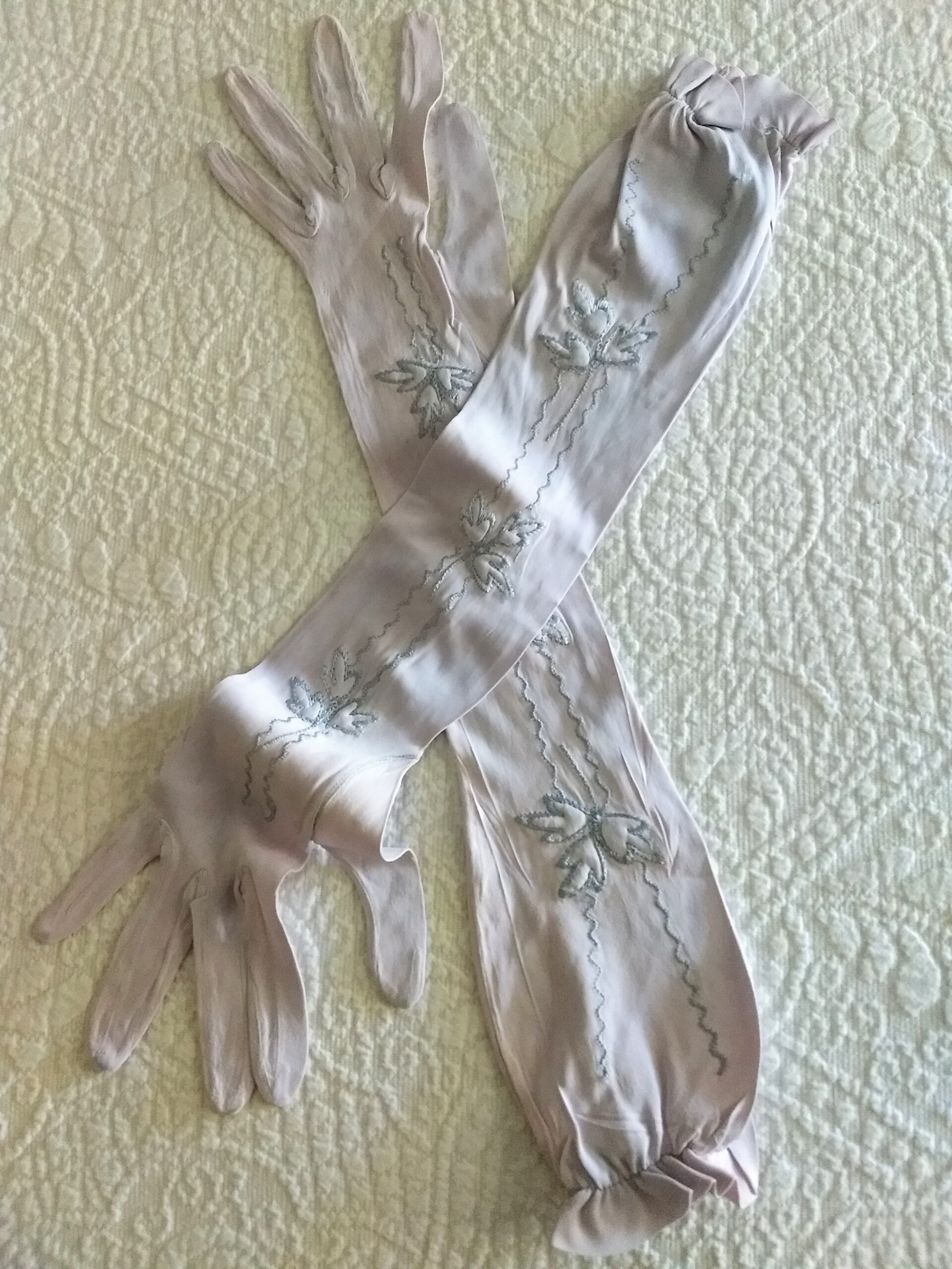 1930 Rayon Elbow Gloves Woman Vintage Embroidery Pearl Button Back Blue