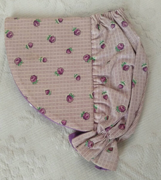 1950s Hand Made Needle Sewing Case Sunbonnet Shape Wool Leaves
