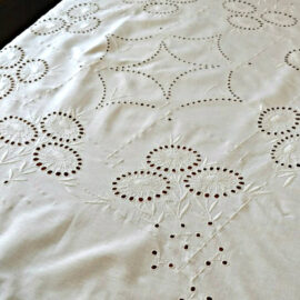 Vintage Tablecloth White Daisy Embroidery Cutwork Lace Trim Edging