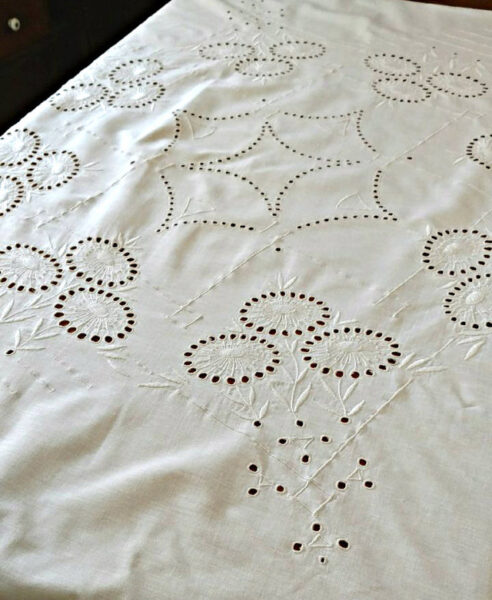 Vintage Tablecloth White Daisy Embroidery Cutwork Lace Trim Edging