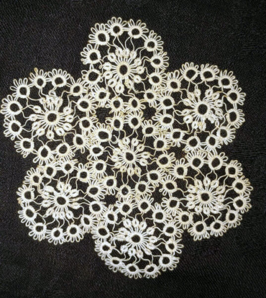 Vintage 1930s Hand Tatted Doily Lace Table Mat Scallop Edge