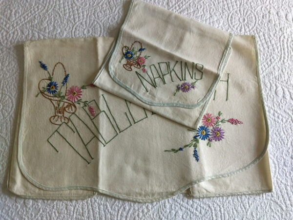 Table Linens Napkins Vintage Storage Keeper Holder 1930s Embroidery Flowers Basket