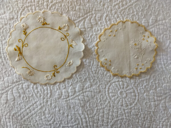 https://store.the-gatherings-antique-vintage.net/2-victorian-table-doily-linens-embroidery-silk-cotton-daisy/