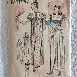 5584 Vogue Sewing Pattern 1940s Nightgown 2 Styles Small