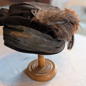 Edwardian Plush Velvet Hat with Feathers and Metallic Band – c. 1912–1917