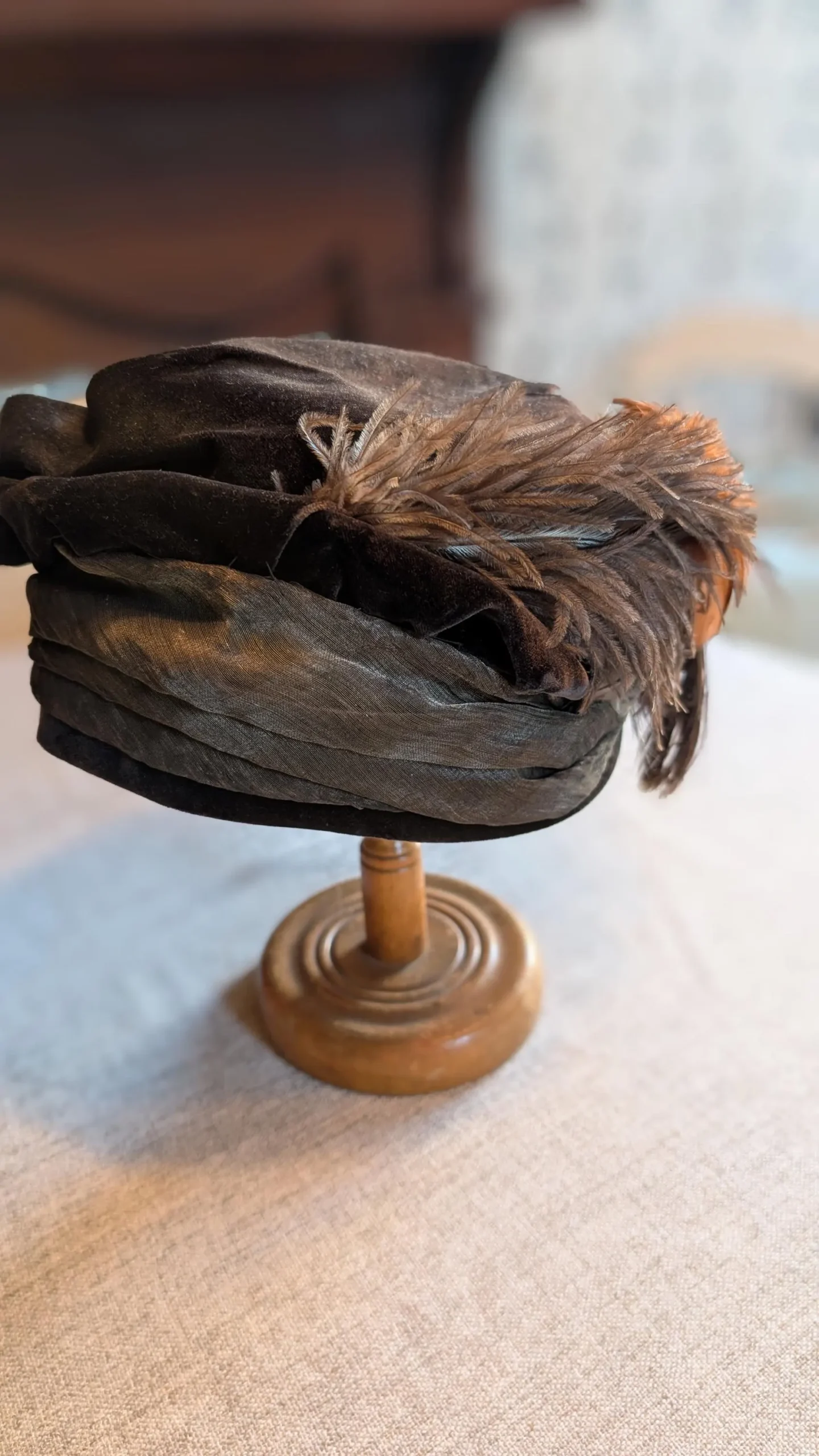 Edwardian Plush Velvet Hat with Feathers and Metallic Band – c. 1912–1917