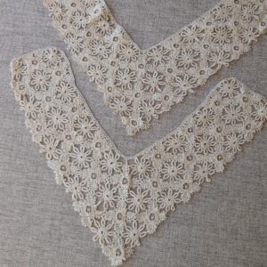 2 Hand Tatted Corner Trim Tatting Decorative Embellishment 1900's Unused