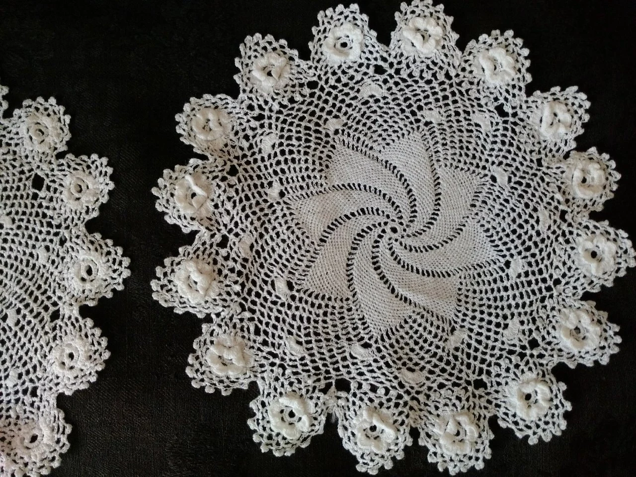 2 Irish Crochet Doily Vintage Table Linens Swirl Crochet Lace Center Rosette Border