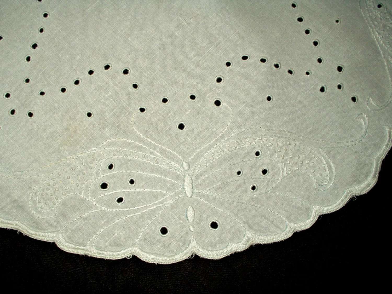 1930s Cutwork Doily Embroidery Linen Table Centerpiece Butterfly Motif