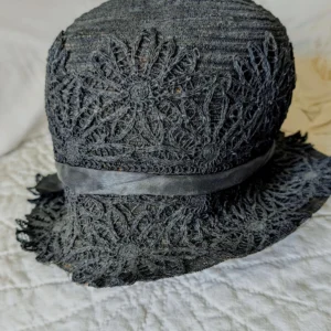 Antique 1920s Black Horsehair Cloche Hat Art Deco Flapper, Satin Bow, Textured Overlay Brim