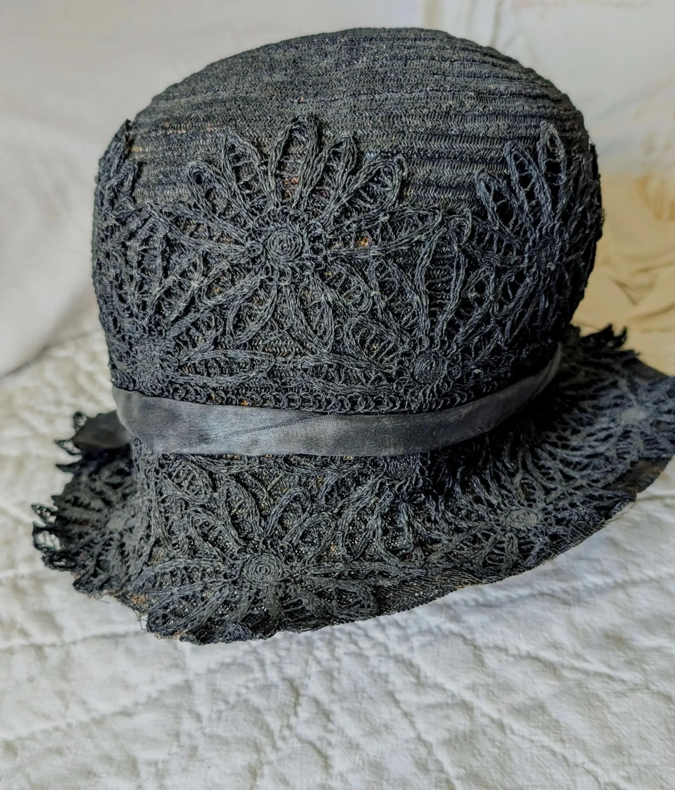 Antique 1920s Black Horsehair Cloche Hat Art Deco Flapper, Satin Bow, Textured Overlay Brim