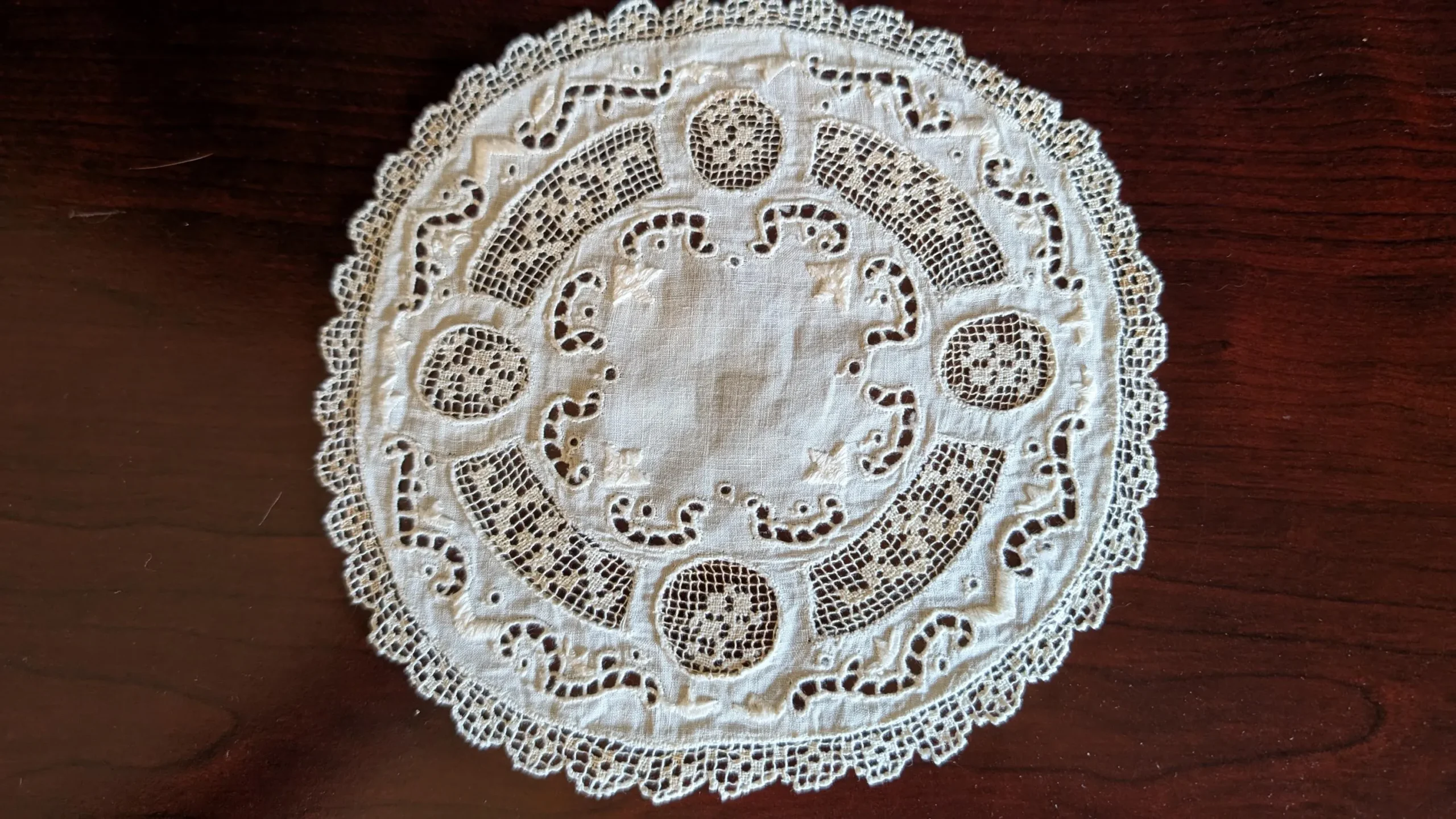 Doily Round Reticelli Darn Net Inset Linen Table Mat Early 1900s